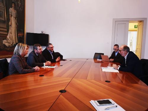 Un momento dell'incontro fra il vicegovernatore con delega alla Salute Riccardi e Marcello Milani, Gabriele Beltrame e Anna Olivetti, presidenti dell'Ordine dei farmacisti - rispettivamente - di Trieste, Udine e Gorizia.